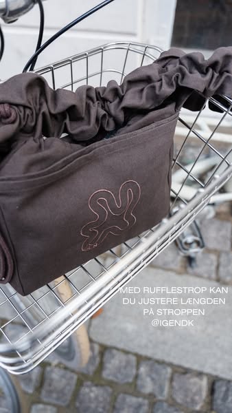 Ruffle-strop shopper