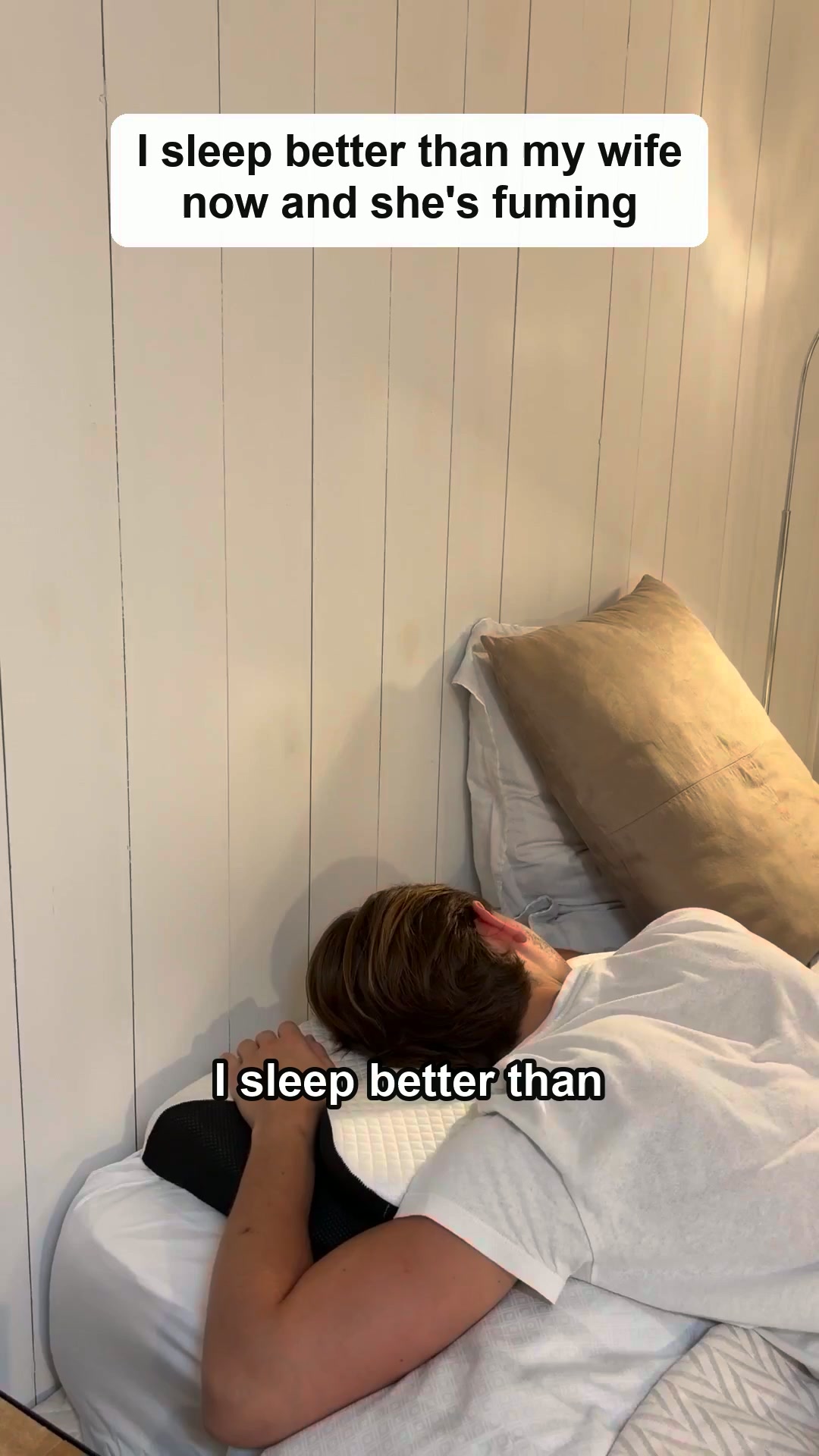 Ergonomic Memory Foam Pillow
