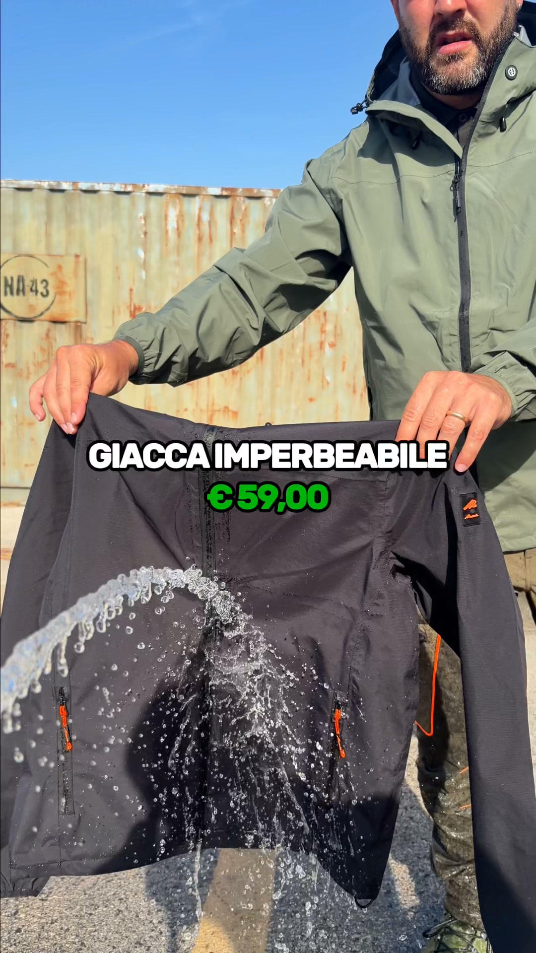 Impermeabile. Leggera. Sempre nello zaino.
