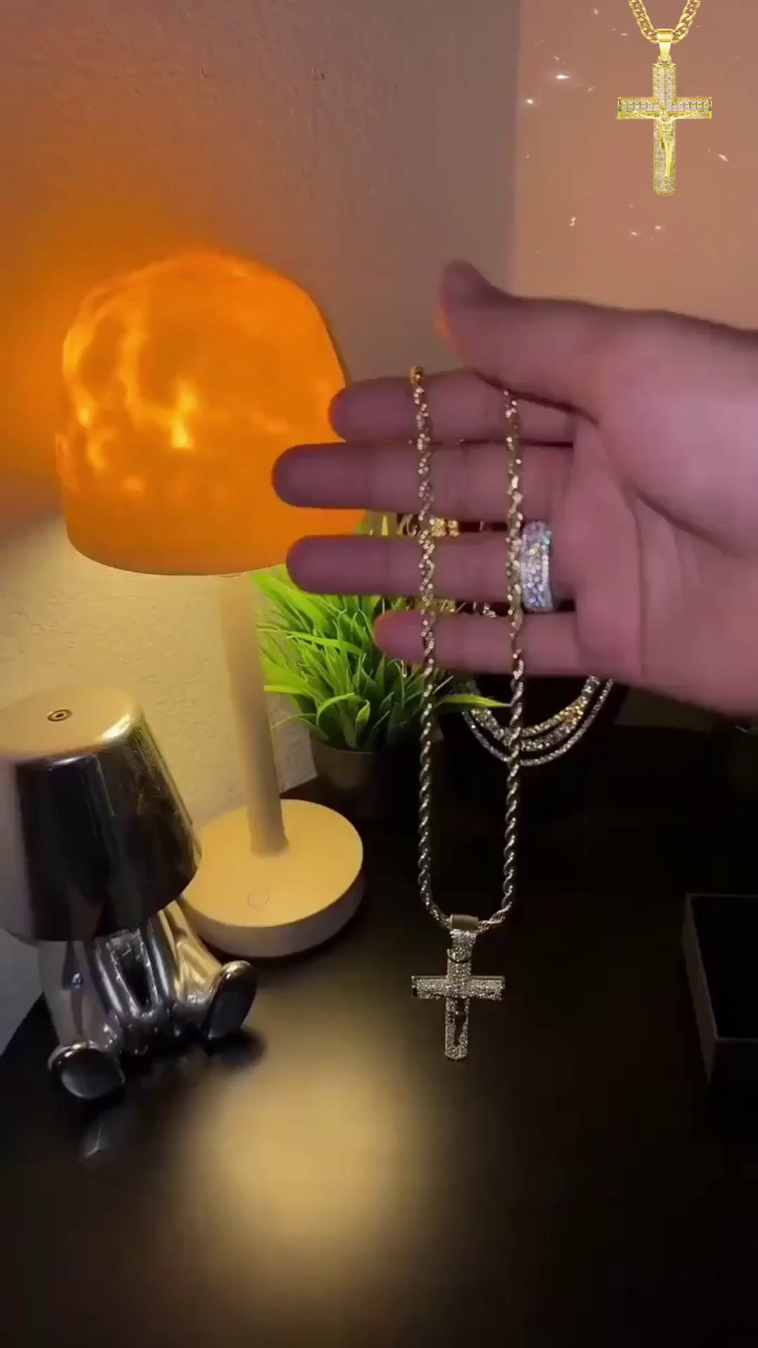 Elegante crucifix-hanger voor elke dag