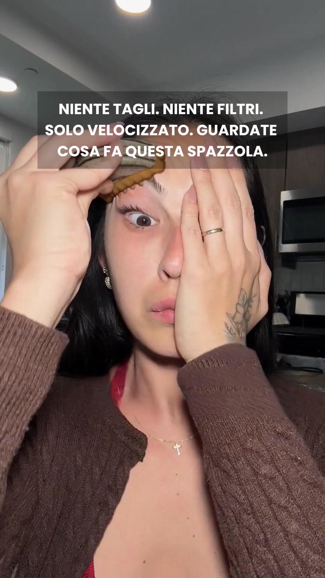Metà viso dopo 60 secondi. Guarda la differenza.