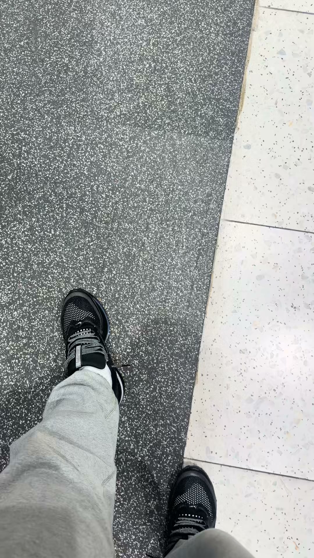 Premium Running Style + 3 Free Socks