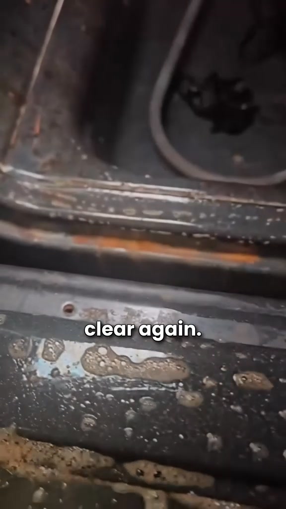 Remove burnt-on dirt – easily with just water