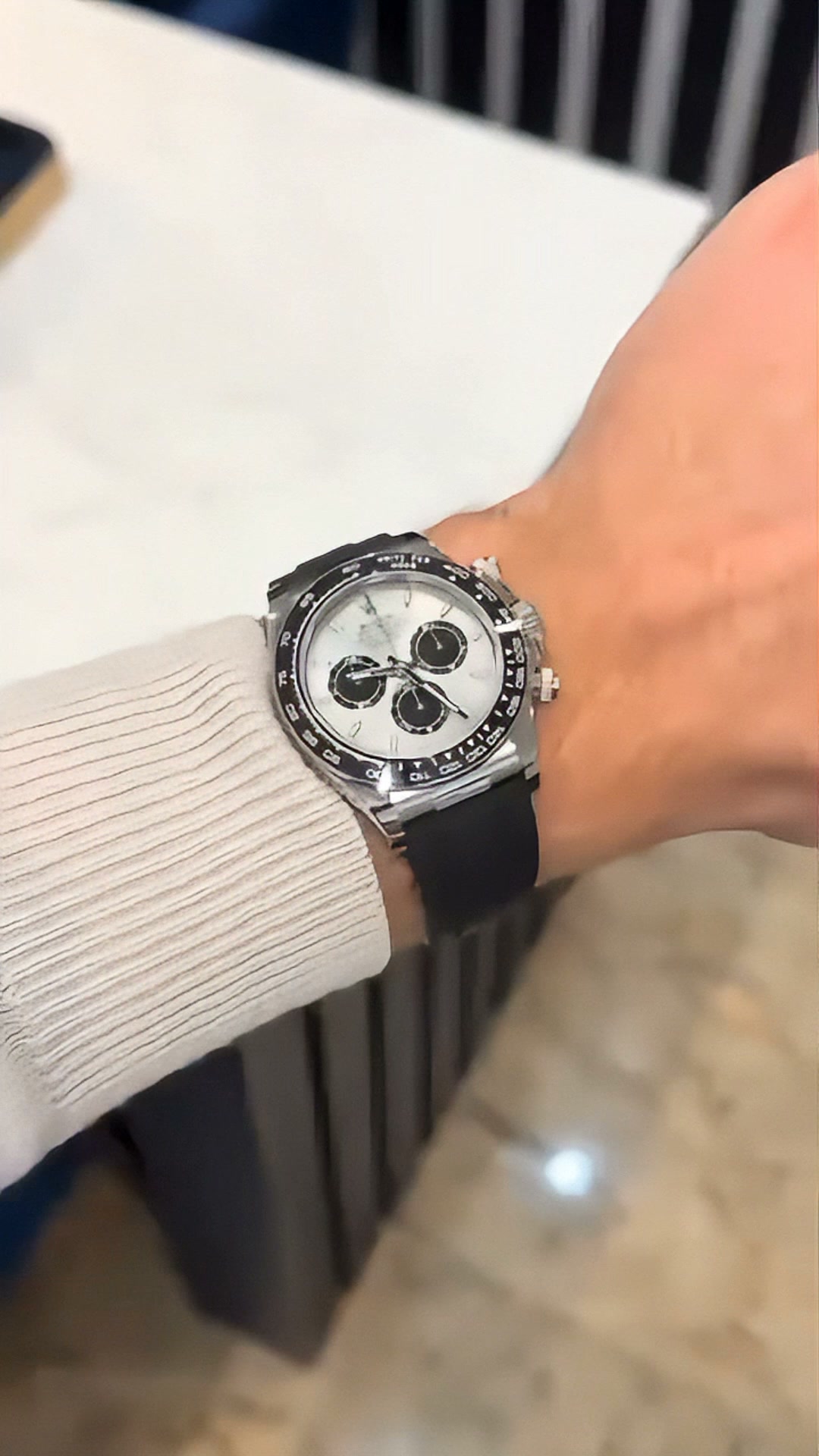 A smarter way to shop watches.Premium details.