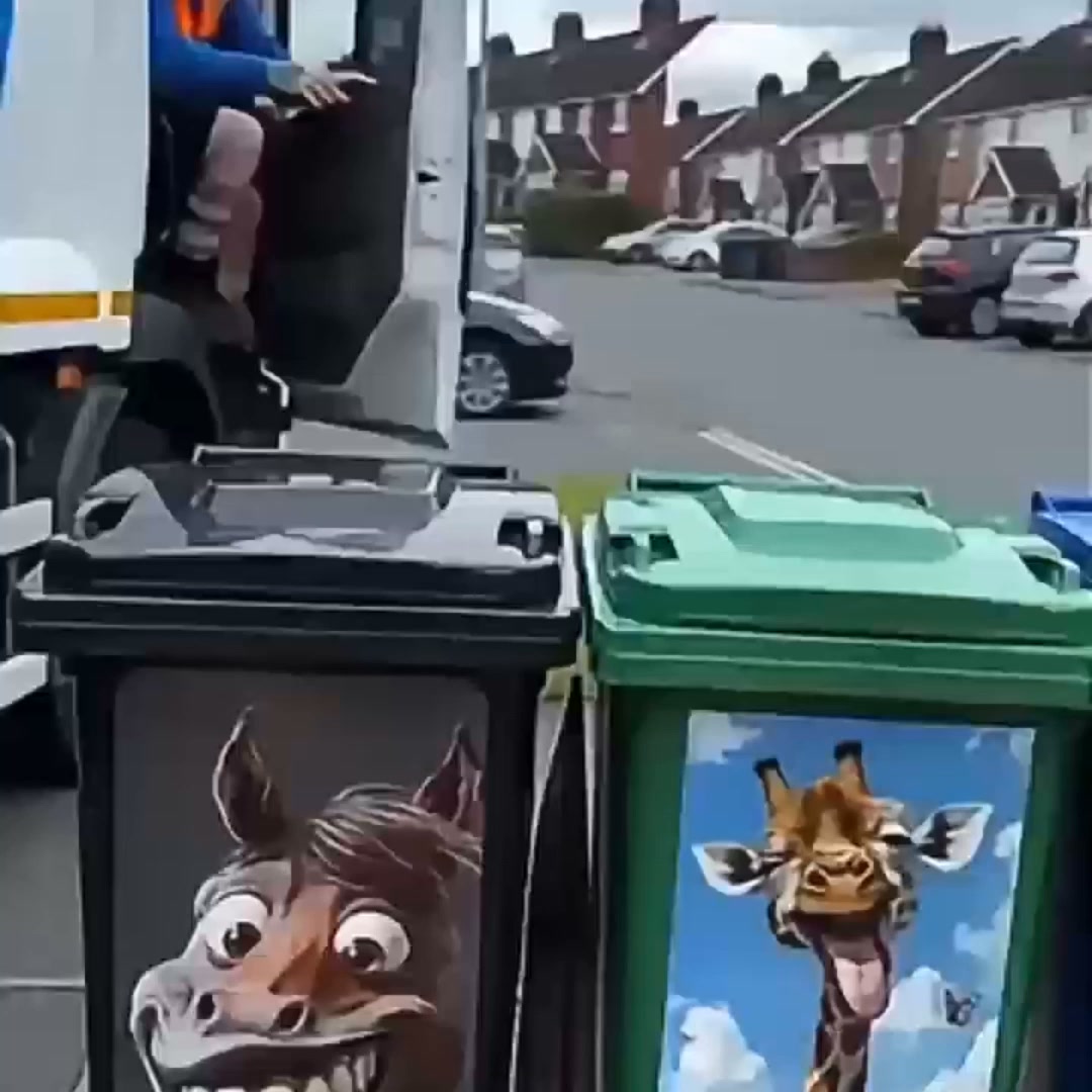 Autocollants creatifs pour poubelles motifs de dessins animes colores