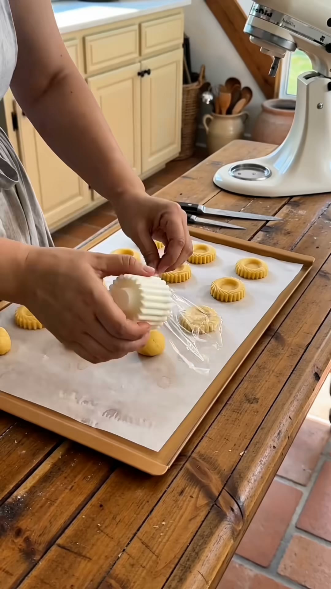 Two styles. One mold. More fun in the kitchen.
