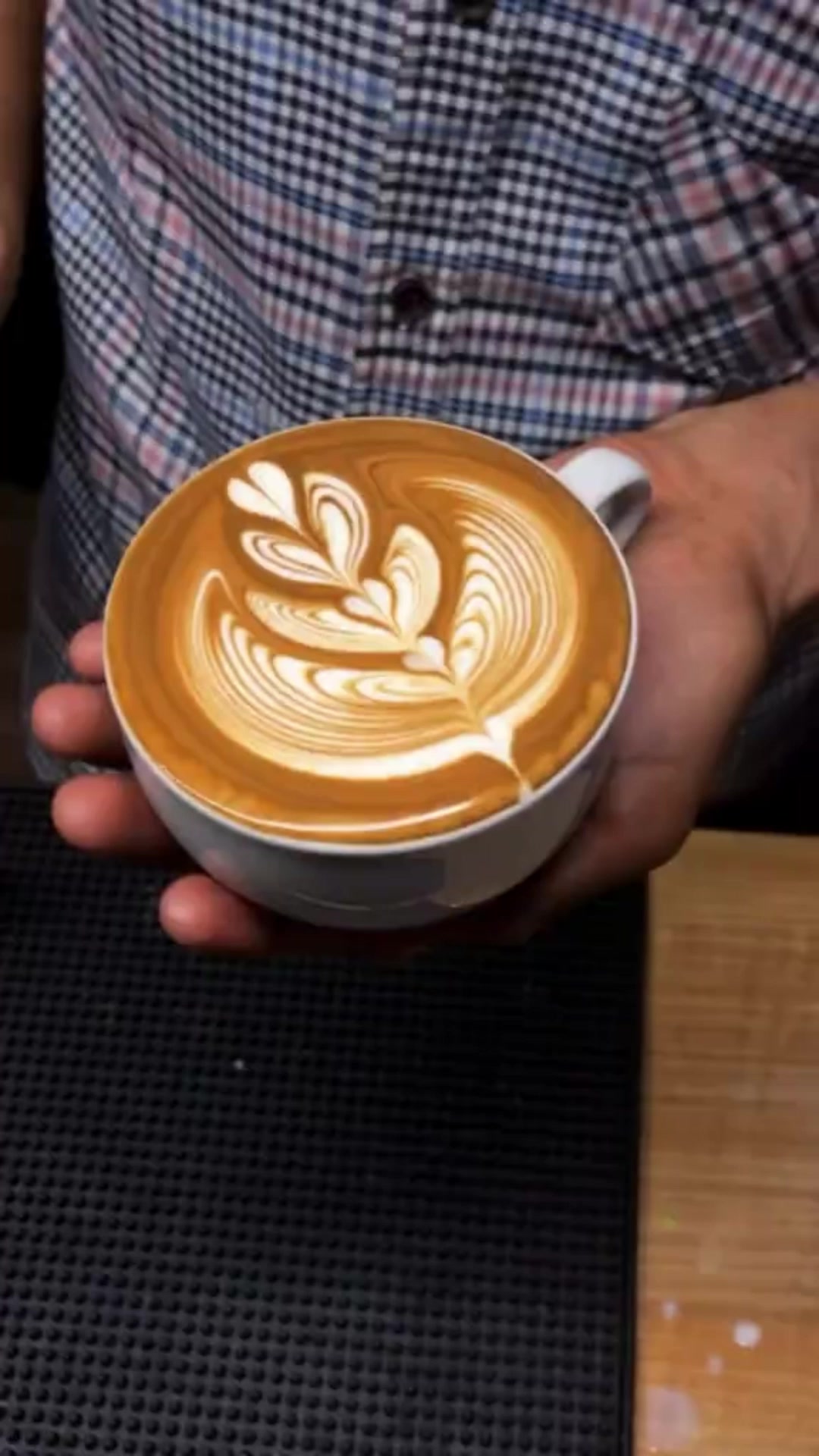 CAPPUCCINO CALDO, CREMOSO E PERFETTO
