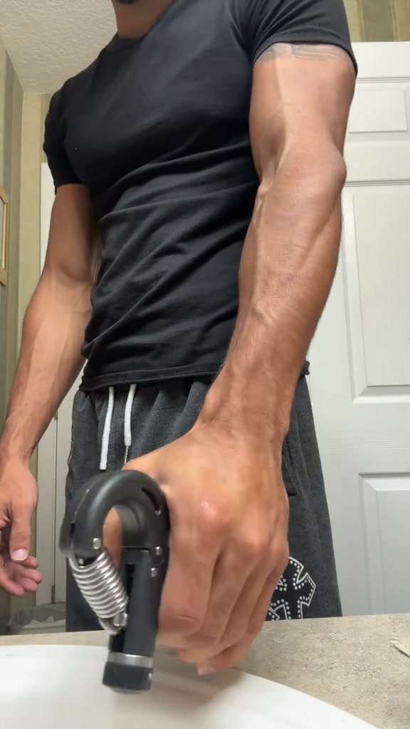 Your Arms Grow. Your Forearms Don't.