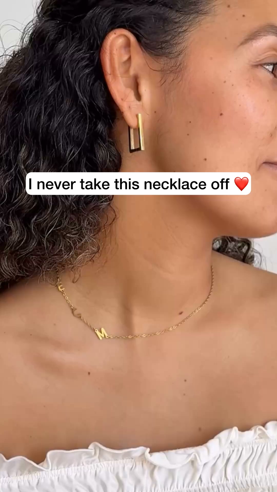 Personalized necklace with side letters