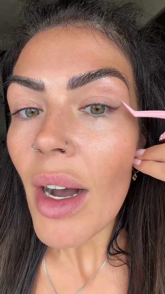 Black or Brown? Choose Your 3D Lash Look