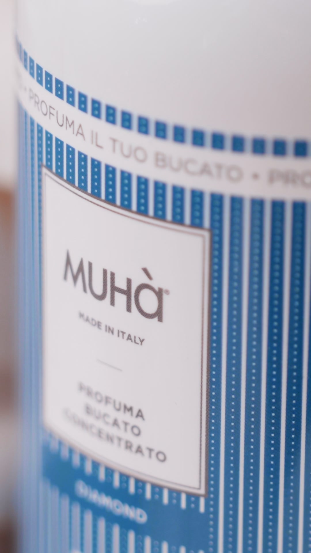 Anúncio de Muhà l'evoluzione del profumambiente