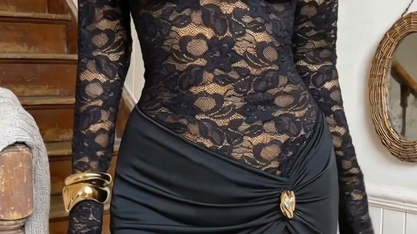 Elegant Mini Dress Alert
