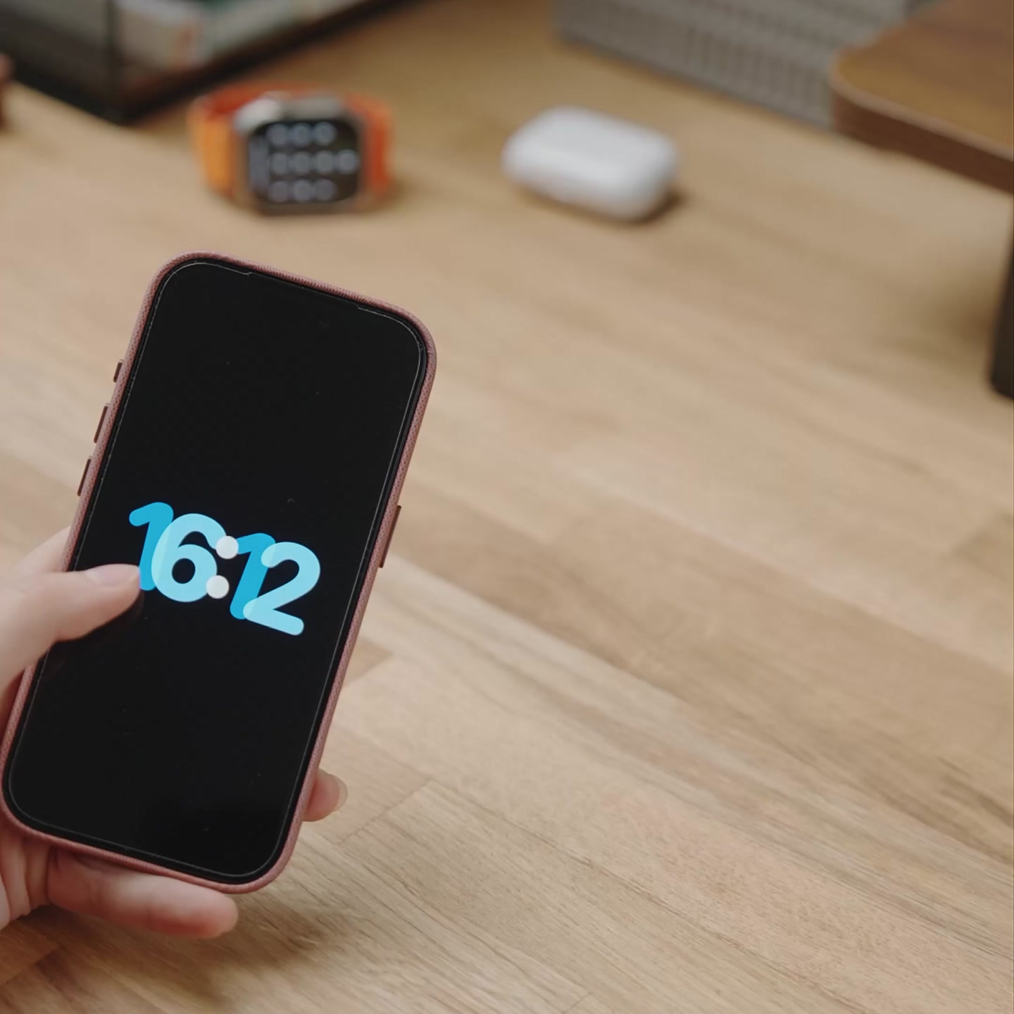 Stop scrolling – the ultimate 17/16 wireless charger is here.
