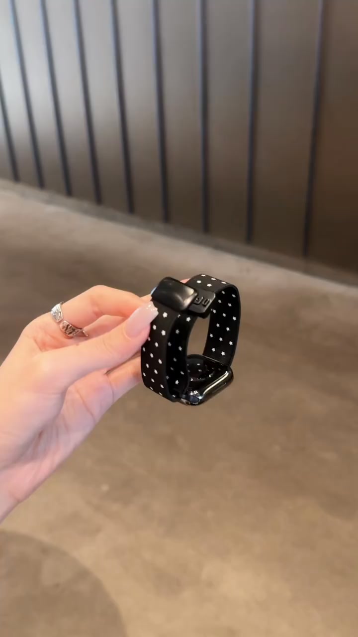 Cutest Polka Dot Apple Watch Strap!