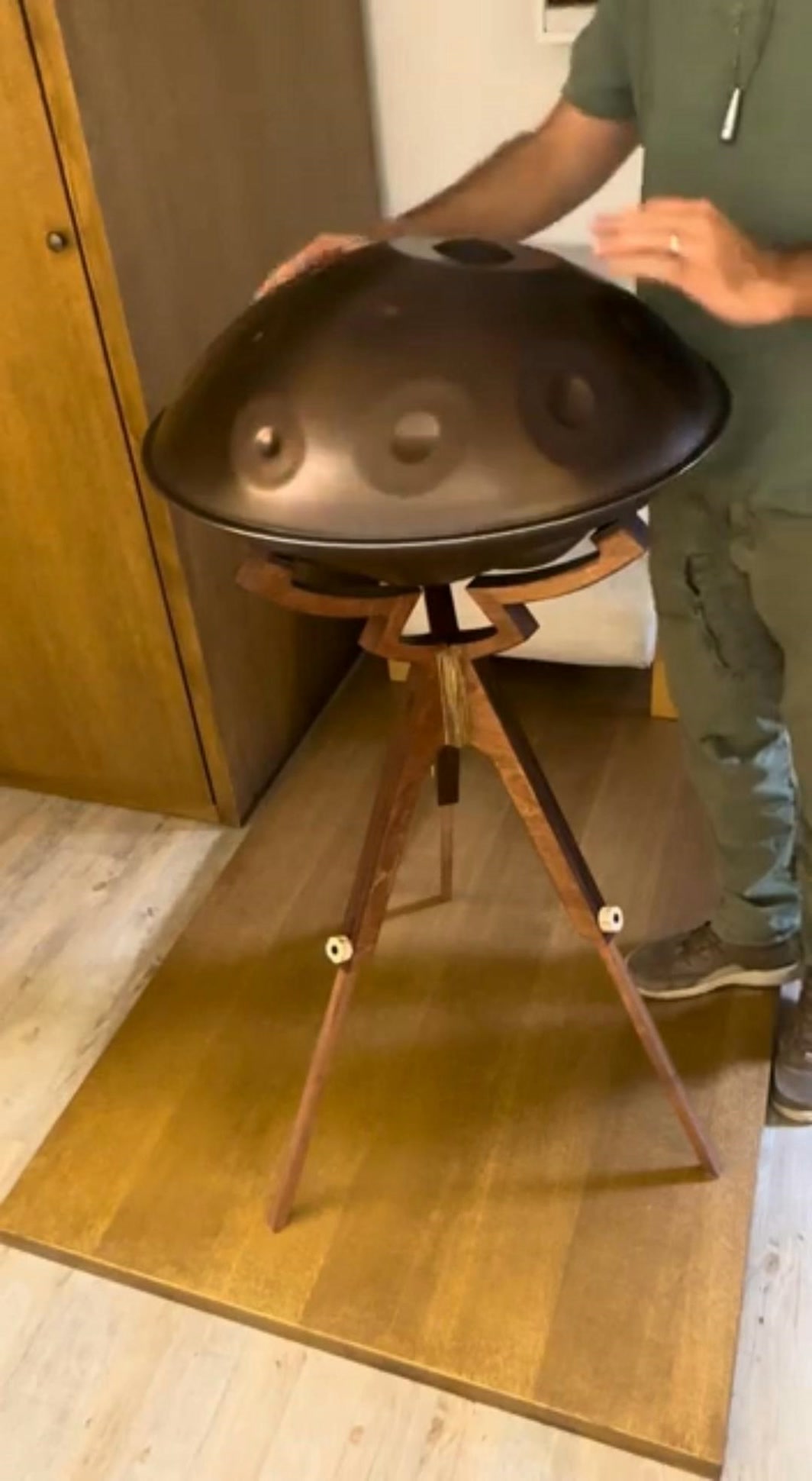 Wooden Handpan Stand – Adjustable Height, Portable, Universal Fit
