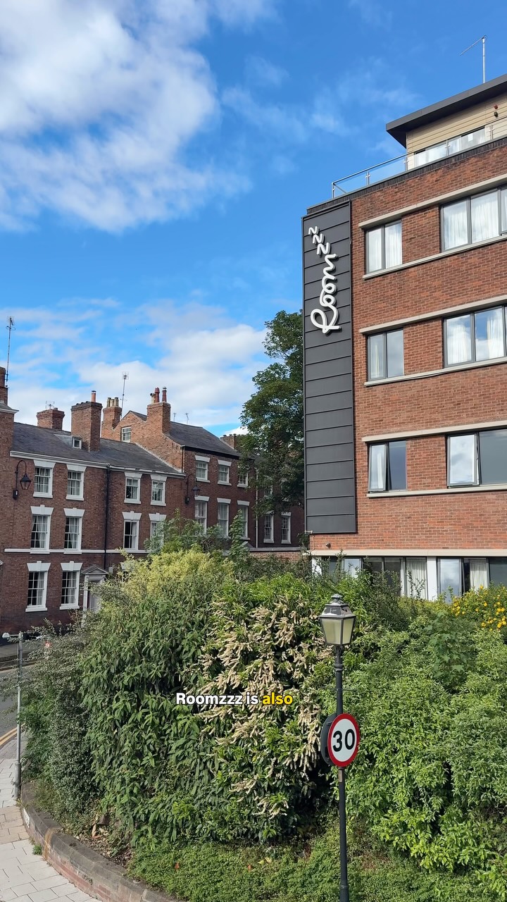 Anúncio de Roomzzz Aparthotels