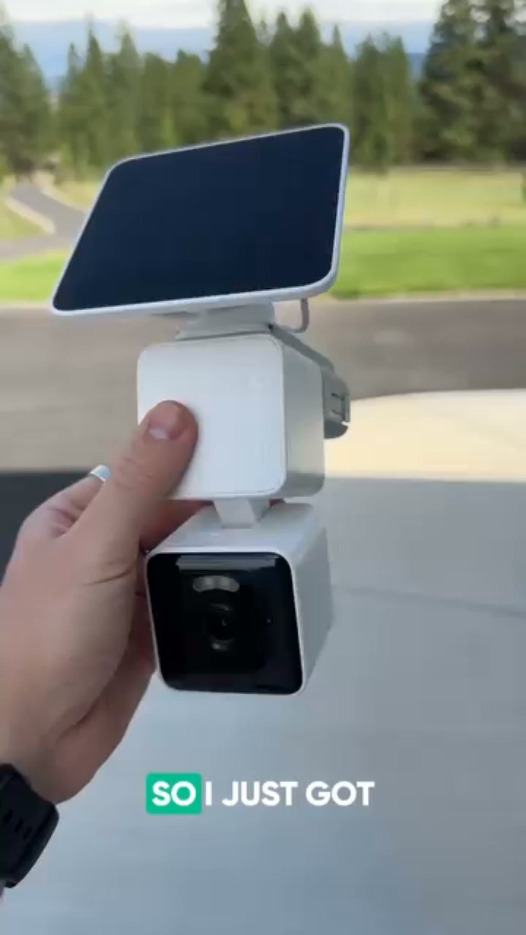 Solar-Powered 2K Pan & Tilt Outdoor Security Camera