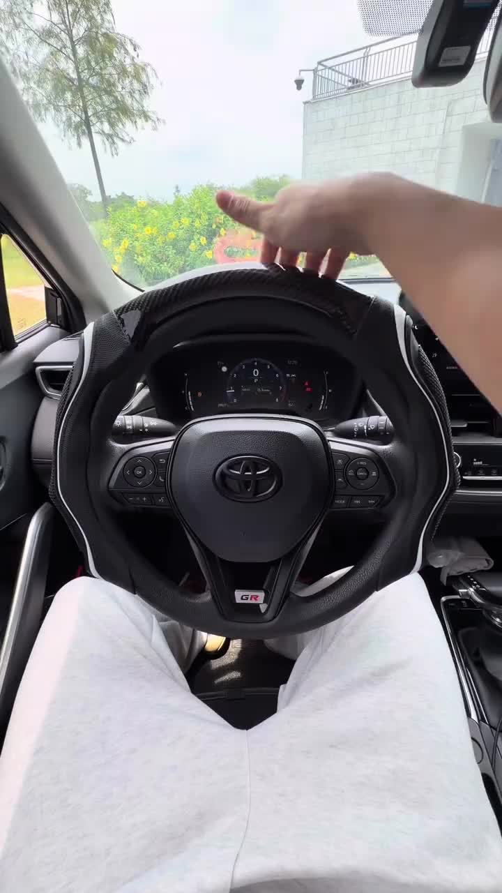 Sport-style silicone steering wheel cover