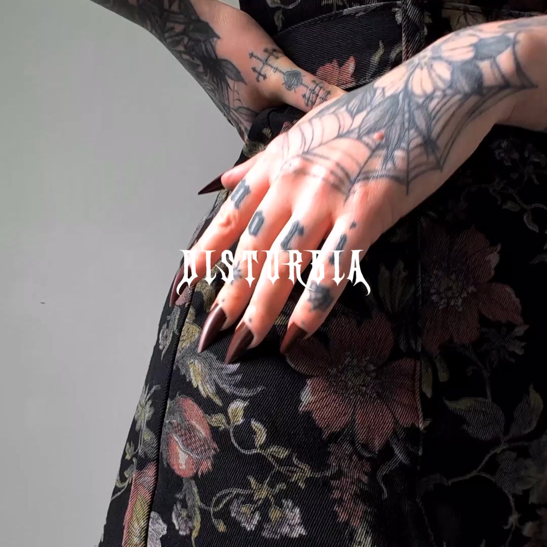 Dark Romantic Fashion
