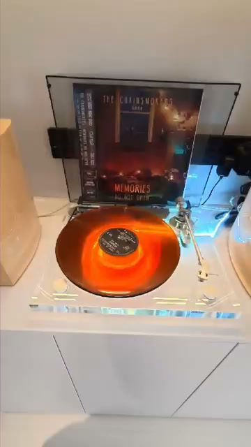 Transparent acrylic turntable — Bluetooth 5.3 + RCA, classic and modern in one