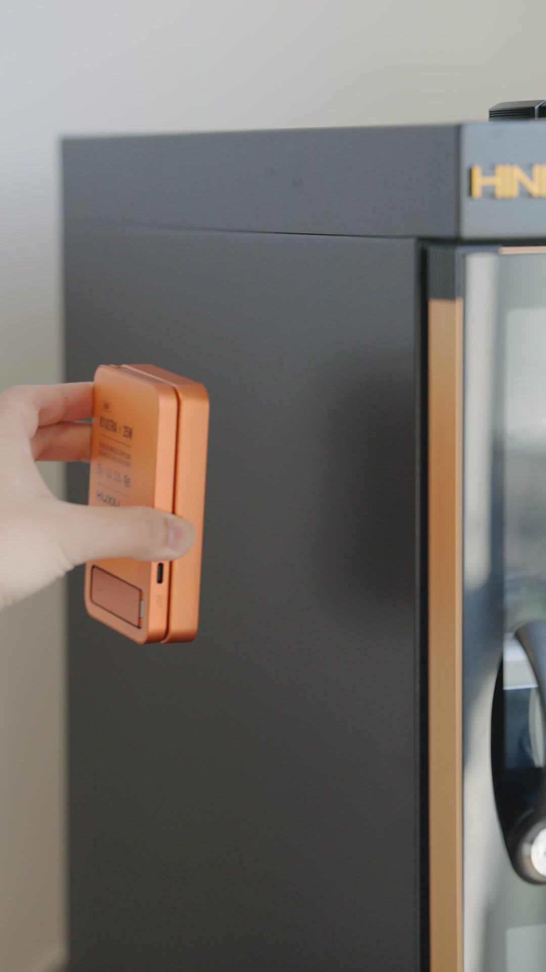 The Fastest Qi2.2 Wireless Power Bank.
