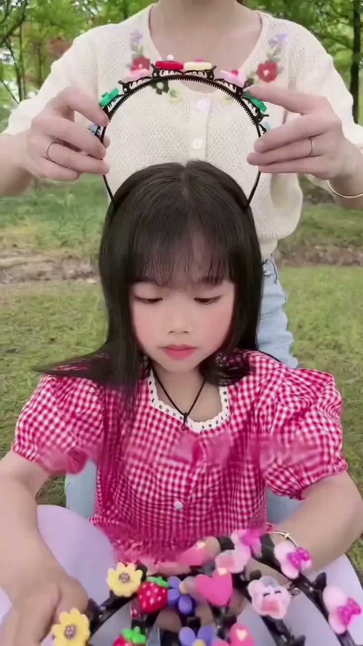 Kinder-Haarband mit dekorativen Mini-Clips und 13 Motiven