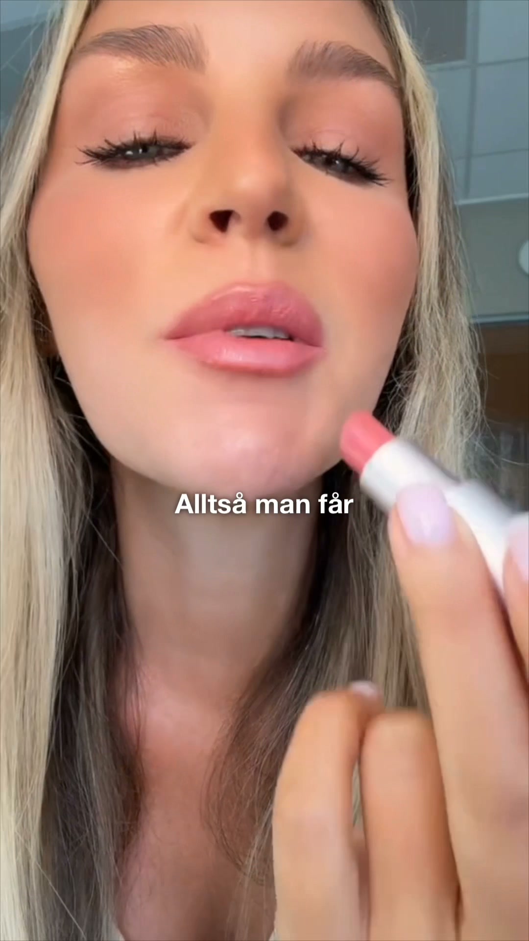Hudvård och makeup i ett
