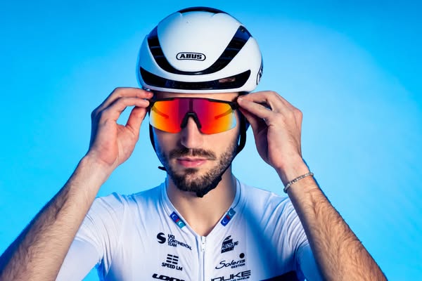 La tendencia en gafas de sol deportivas