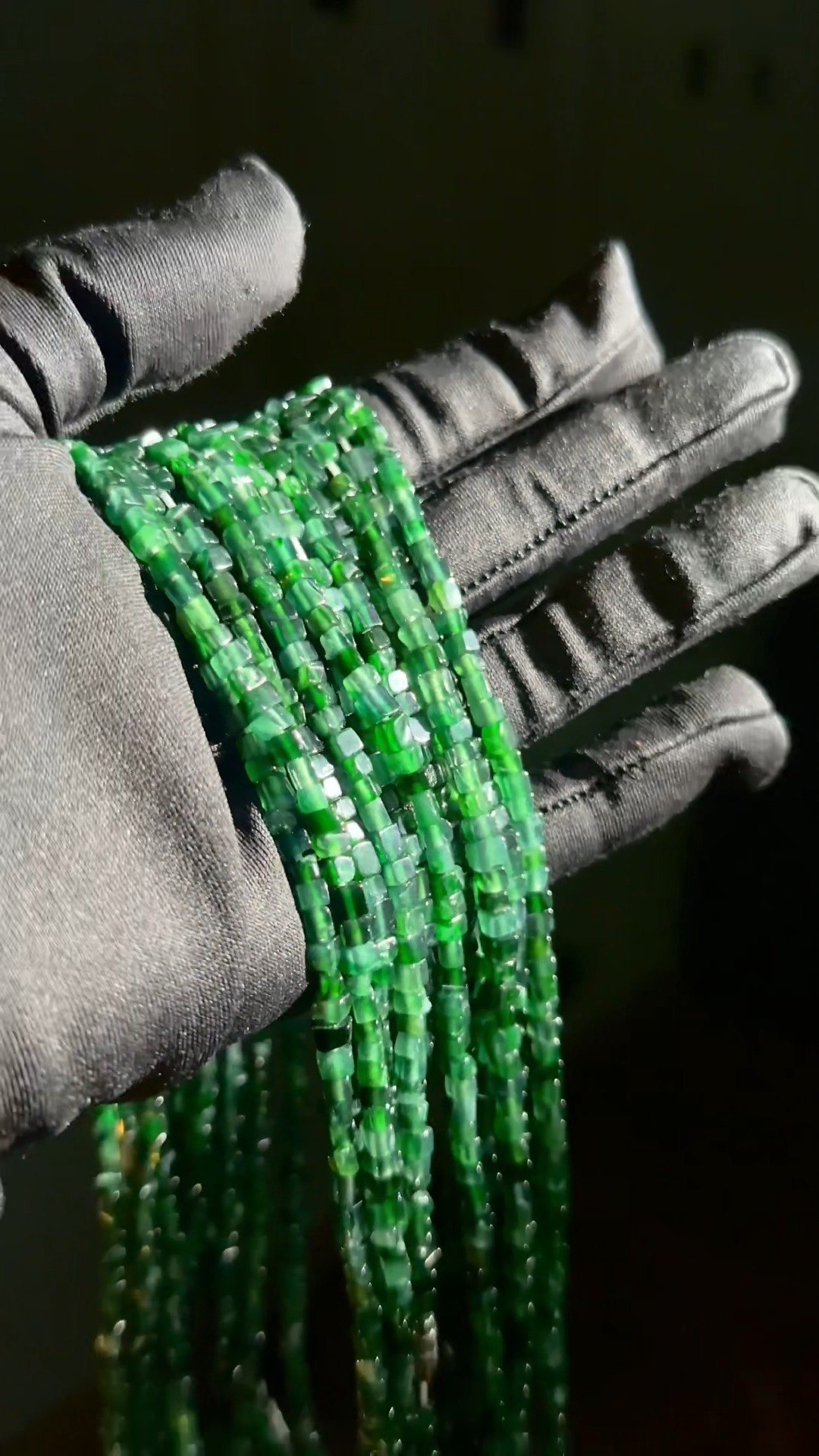 Anúncio de Jade Chains