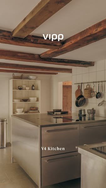 A freestanding kitchen in all-stainless-steel​