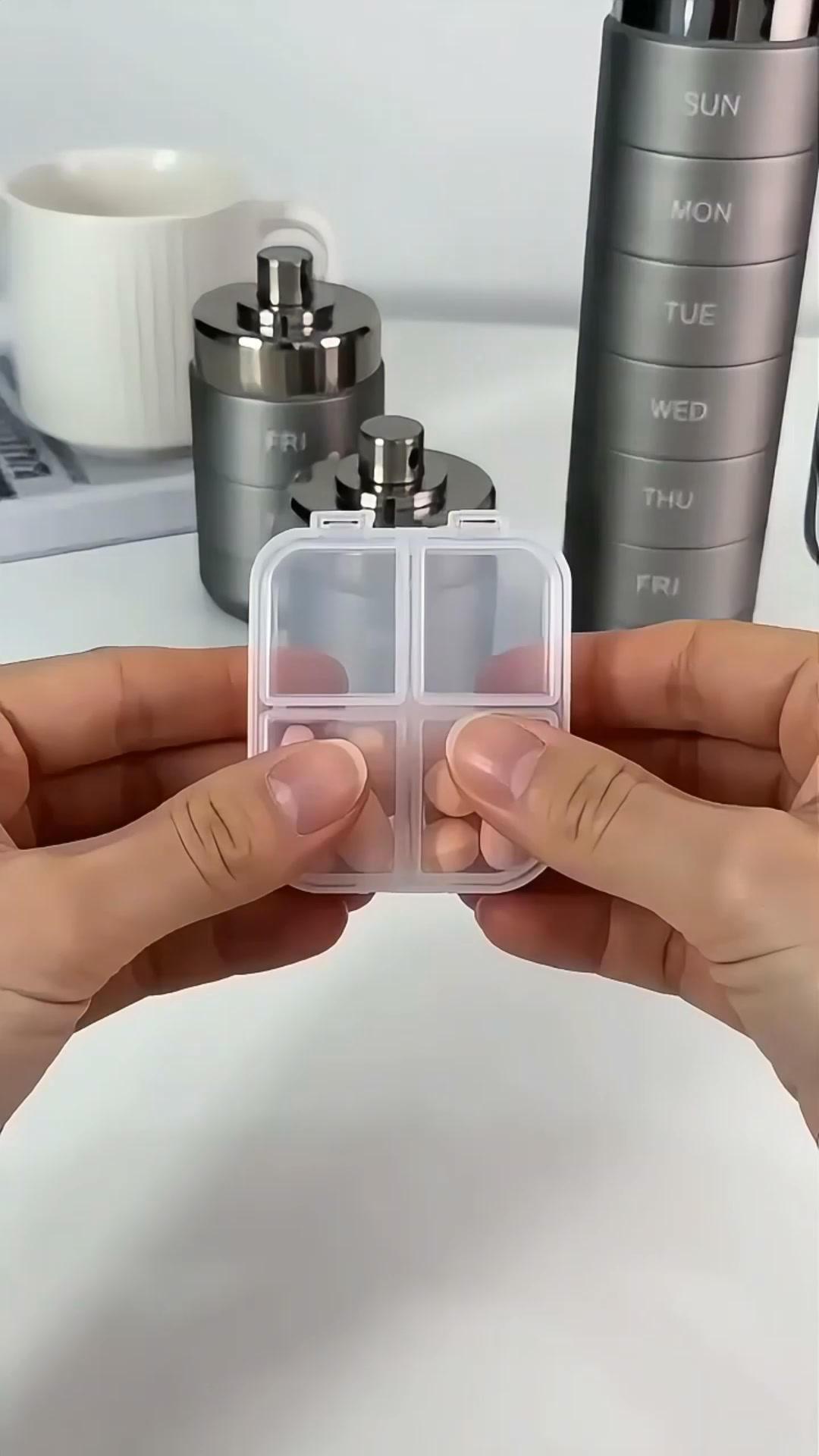 Pilulier en métal Smart Dose avec 7 compartiments