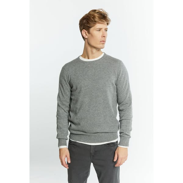 Sweter kaszmirowy o klasycznym kroju