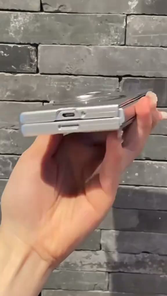Slim Magnetic Protection for Your Fold