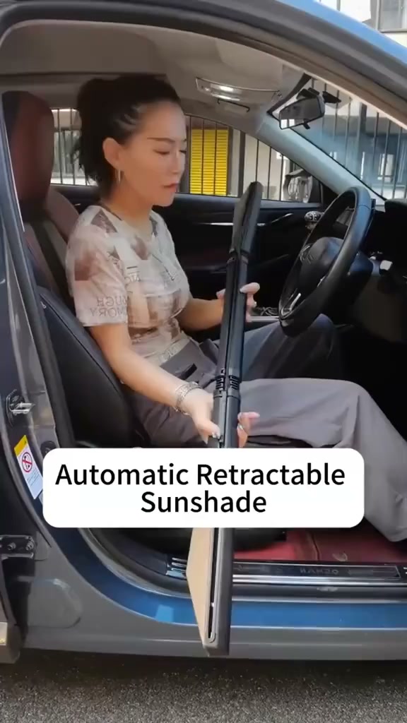 Automatic retractable car sunshade