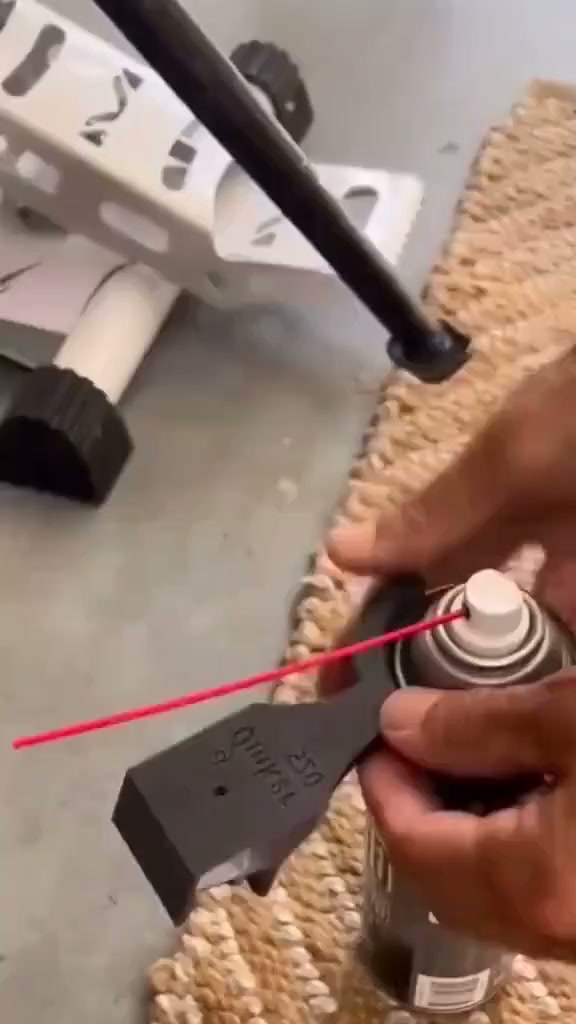 Tool For Applying Chain Lubricant Without Mess
