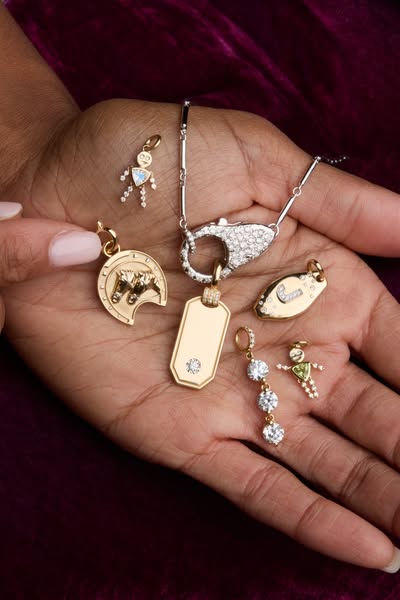 Free Shipping & Returns