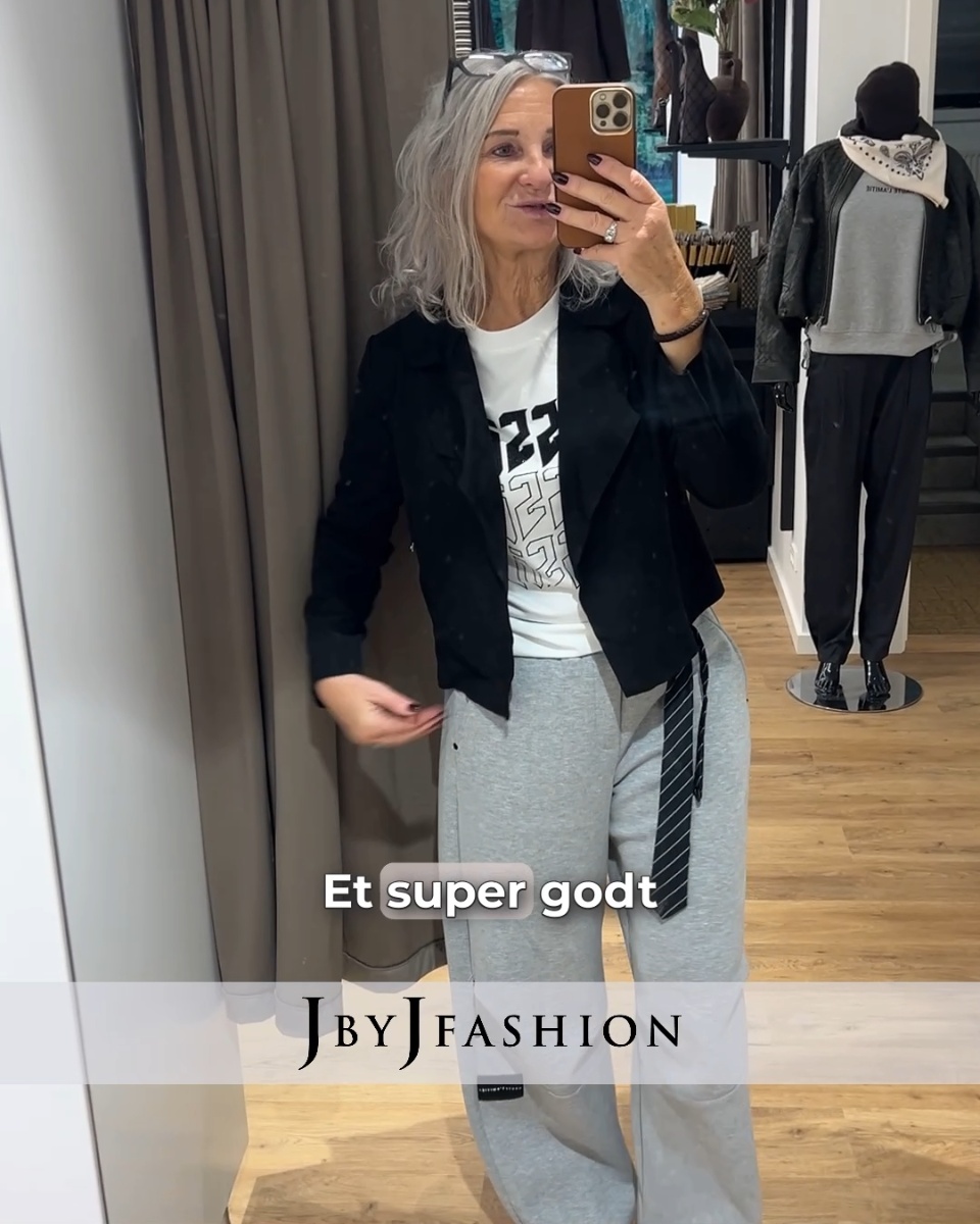 Kort jakke kun 200 kr.