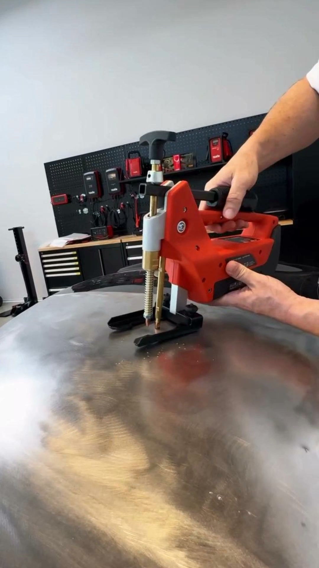 Battery Dent Puller｜Cordless, 2800A, Lightweight 2.3kg