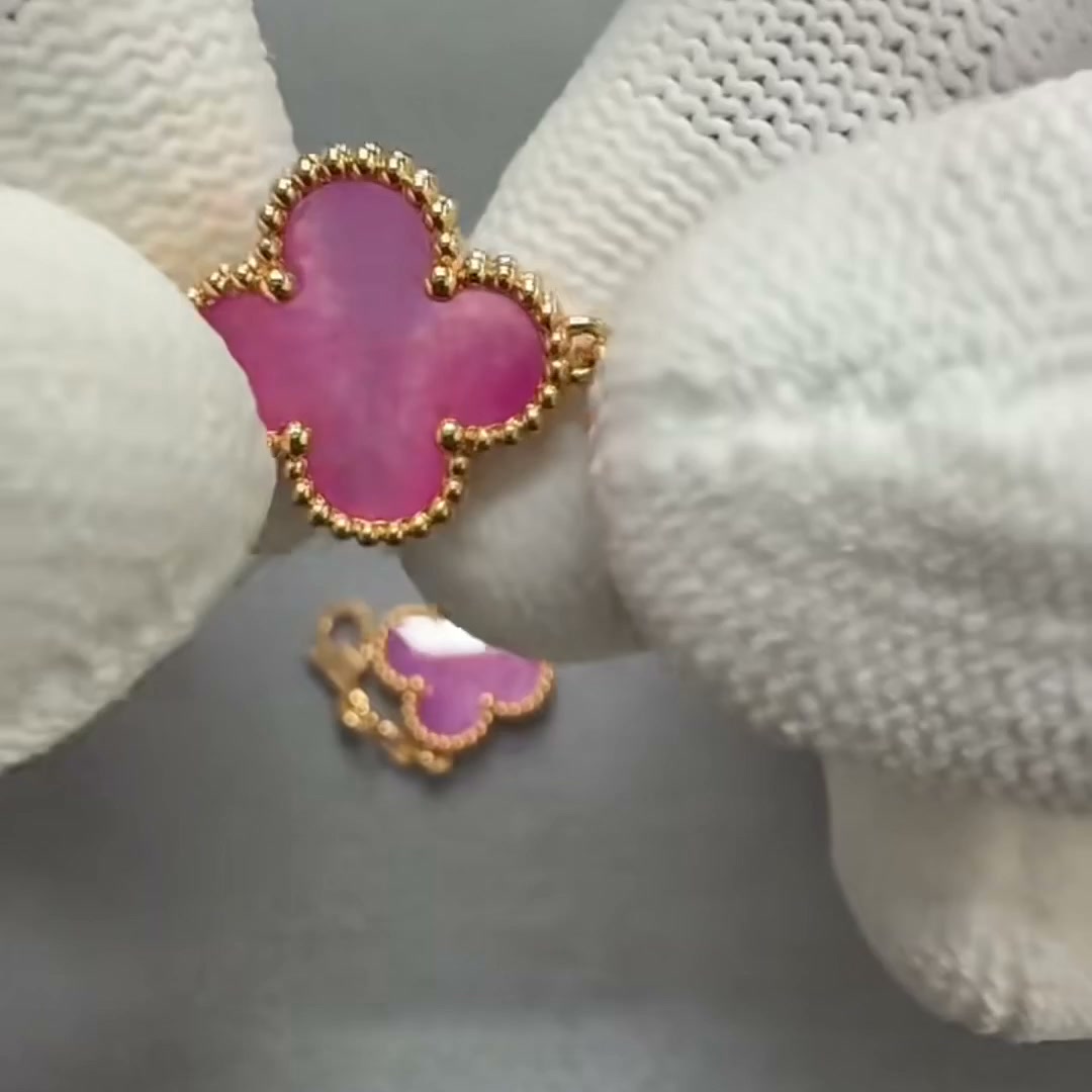 The new pink 5-motif clover bracelet is here