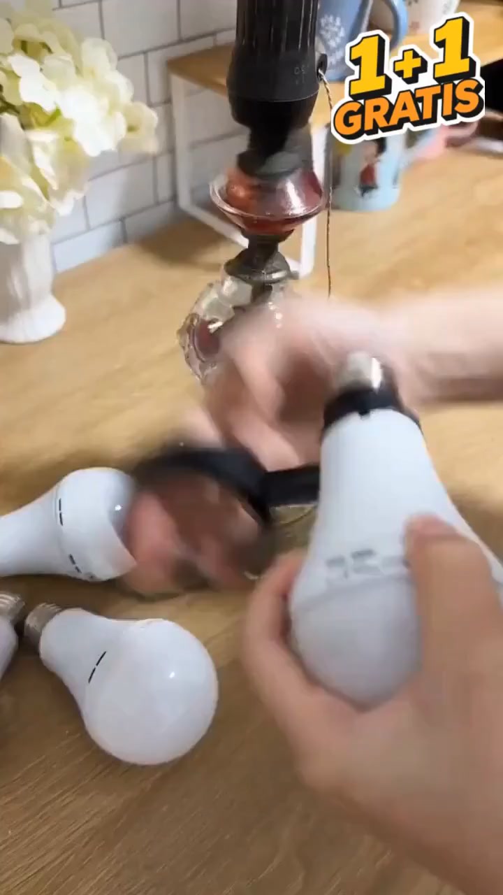 Ilumina com sensor de movimento | 1+1 GRÁTIS