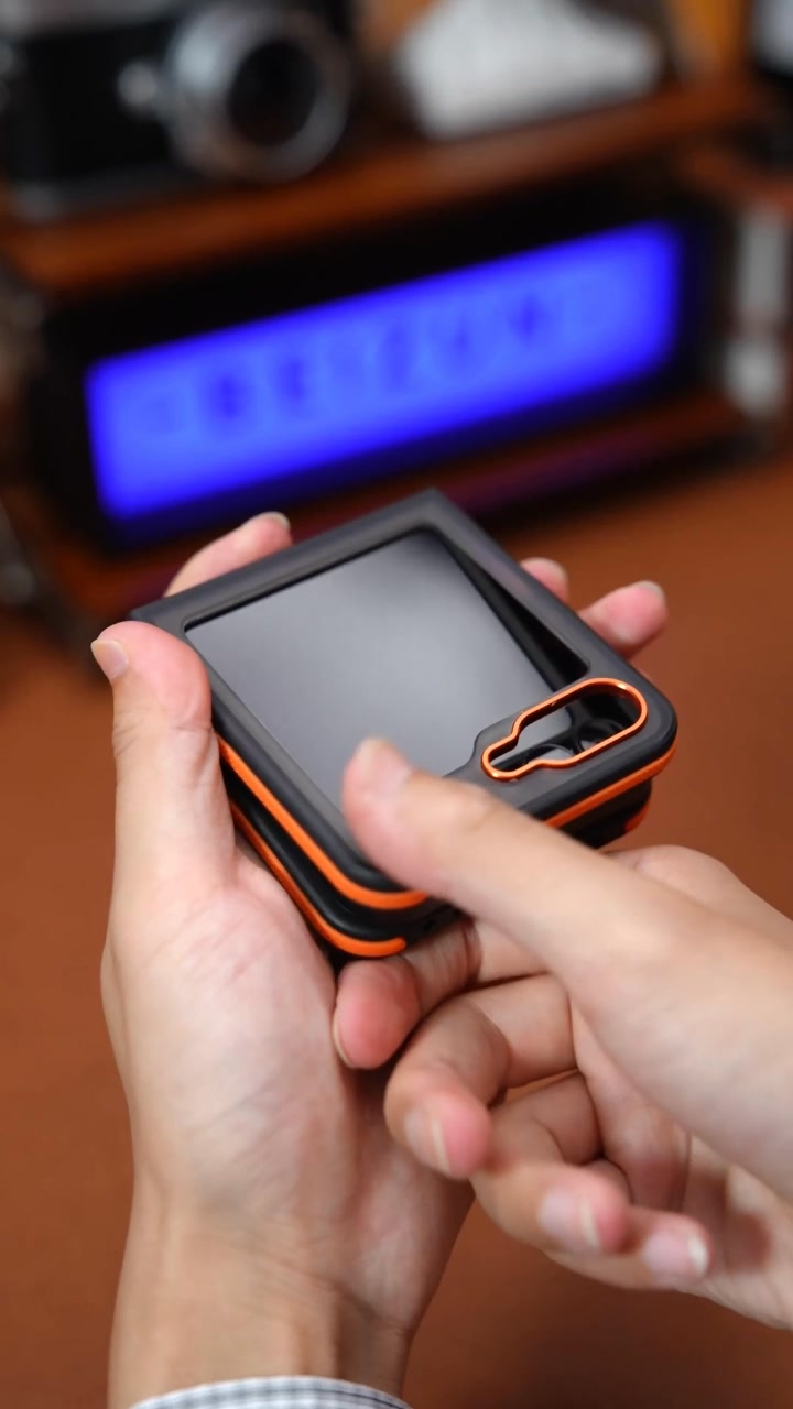 Z Flip 7 Airbag