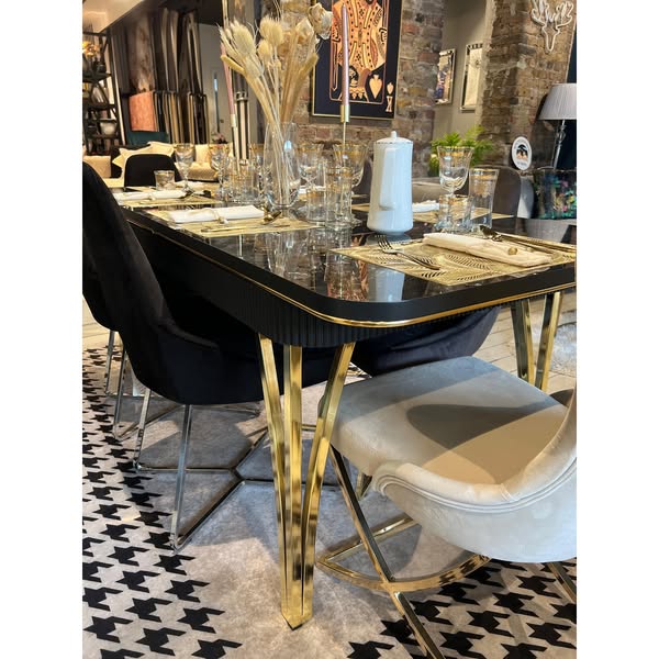 Gustava Extendable Dining Table