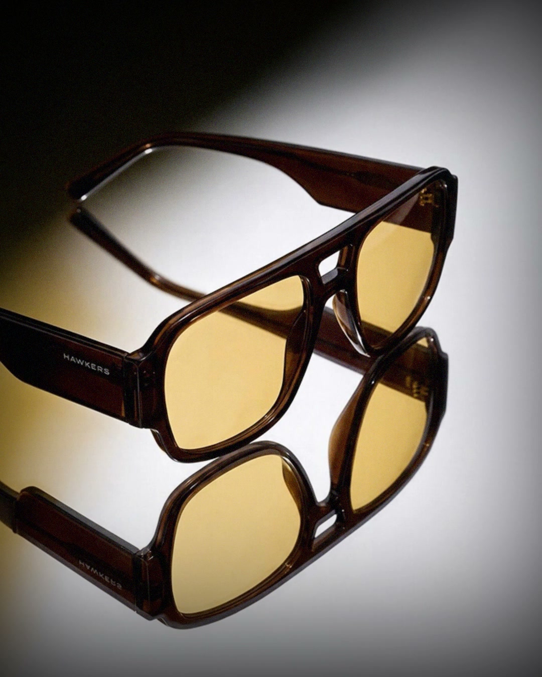 DESIGNED IN SPAIN · SHIPPED WORLDWIDE | HAWKERS™