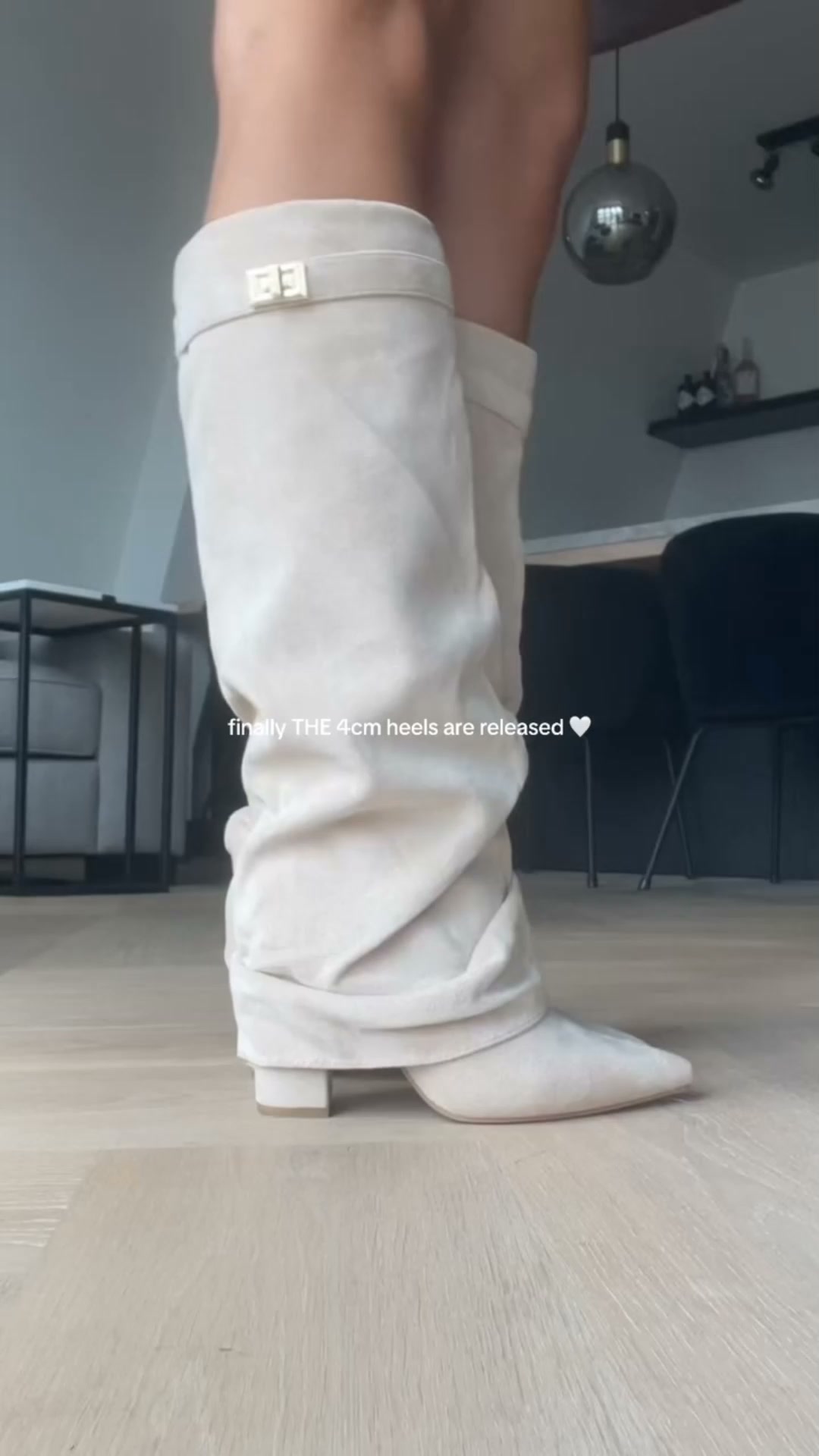 Die kniehohen Stiefel, die lässige Eleganz und modernen Komfort vereinen.