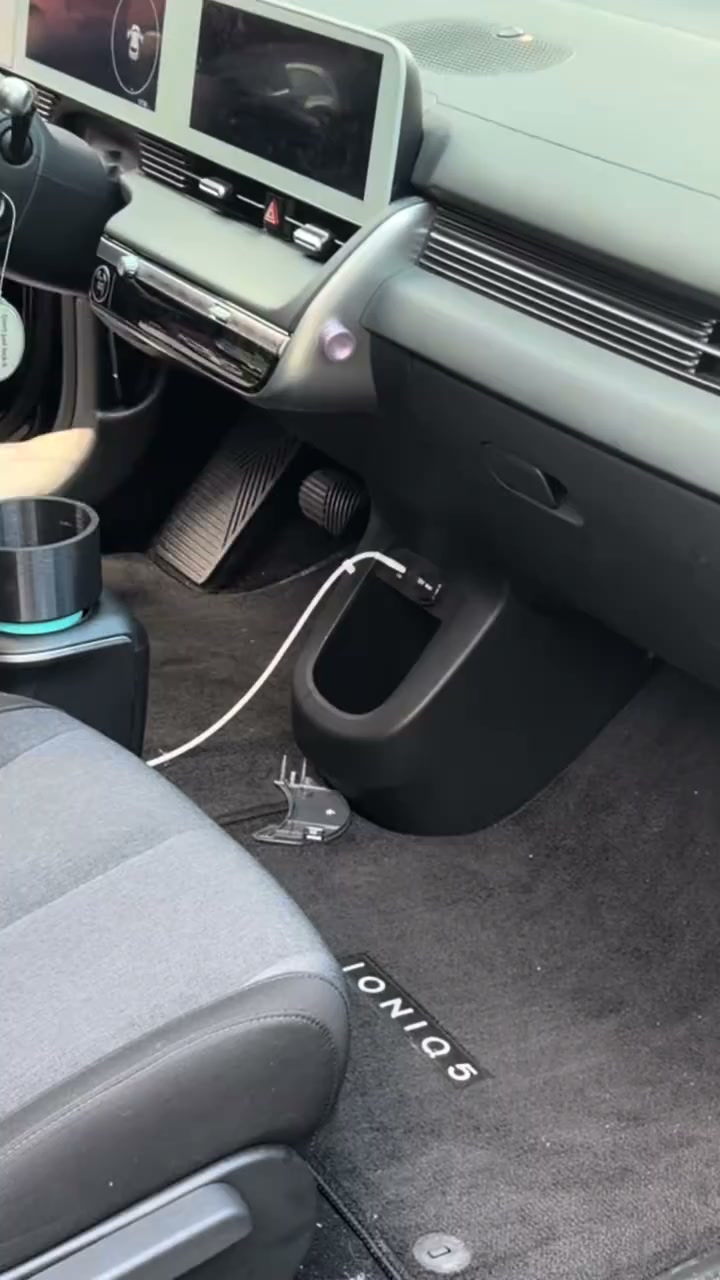 Classic Car Key Hook Wall Mount Vintage Style Key Holder Decorative Wall Hook Gift for Car Lovers
