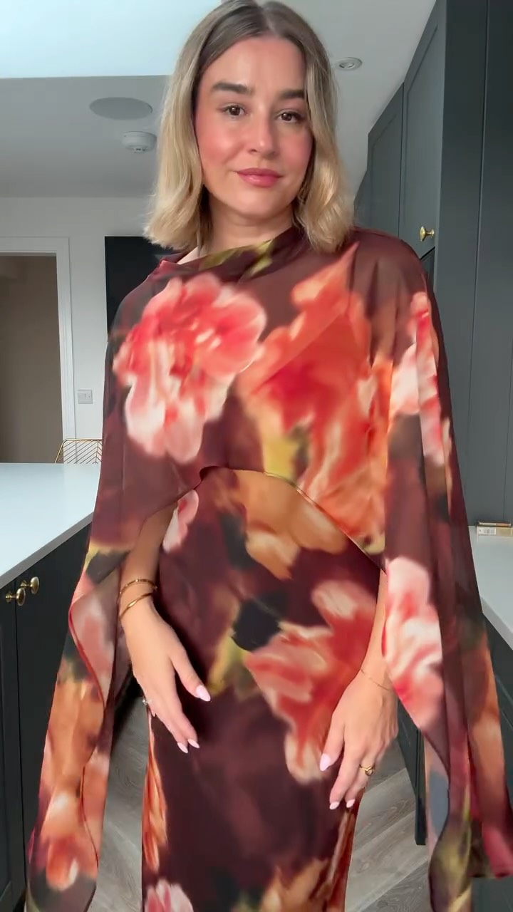 Anúncio de CARA BLACK