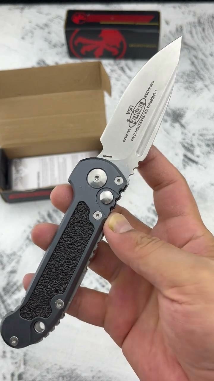 Tactical D2 Steel Folding Knife with Pocket Clip – Non-Slip Aluminum Handle & One-Hand Deployment for Outdoor Camping and Fishing.