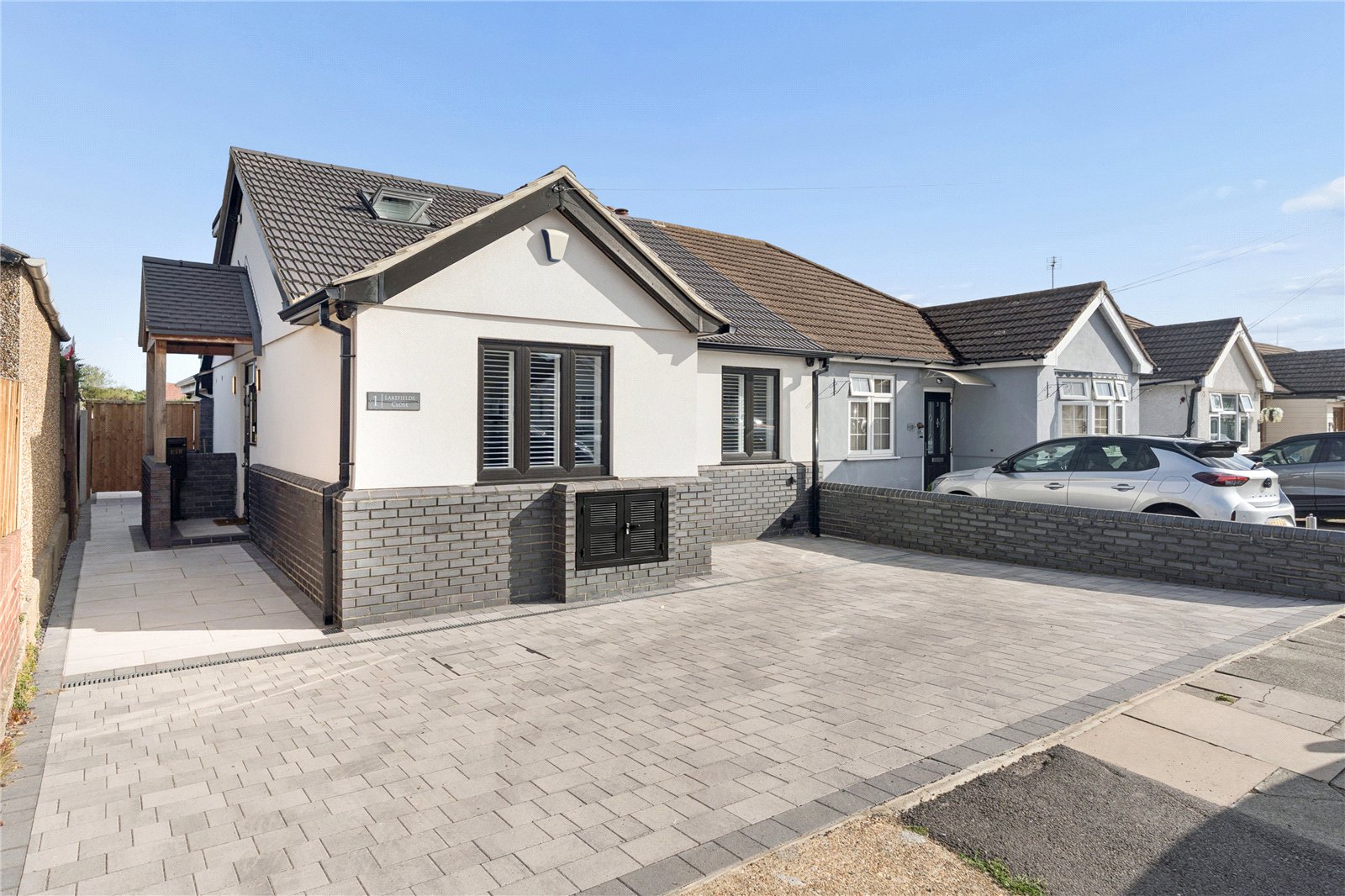 Lakefields Close