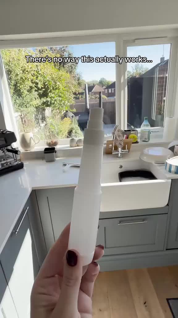 window-squeegee-with-spray
