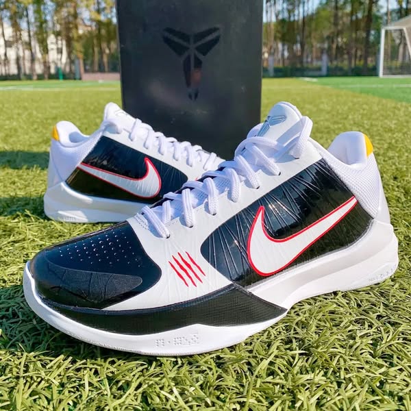 KOBE V PROTRO ALTERNATE BRUCE LEE